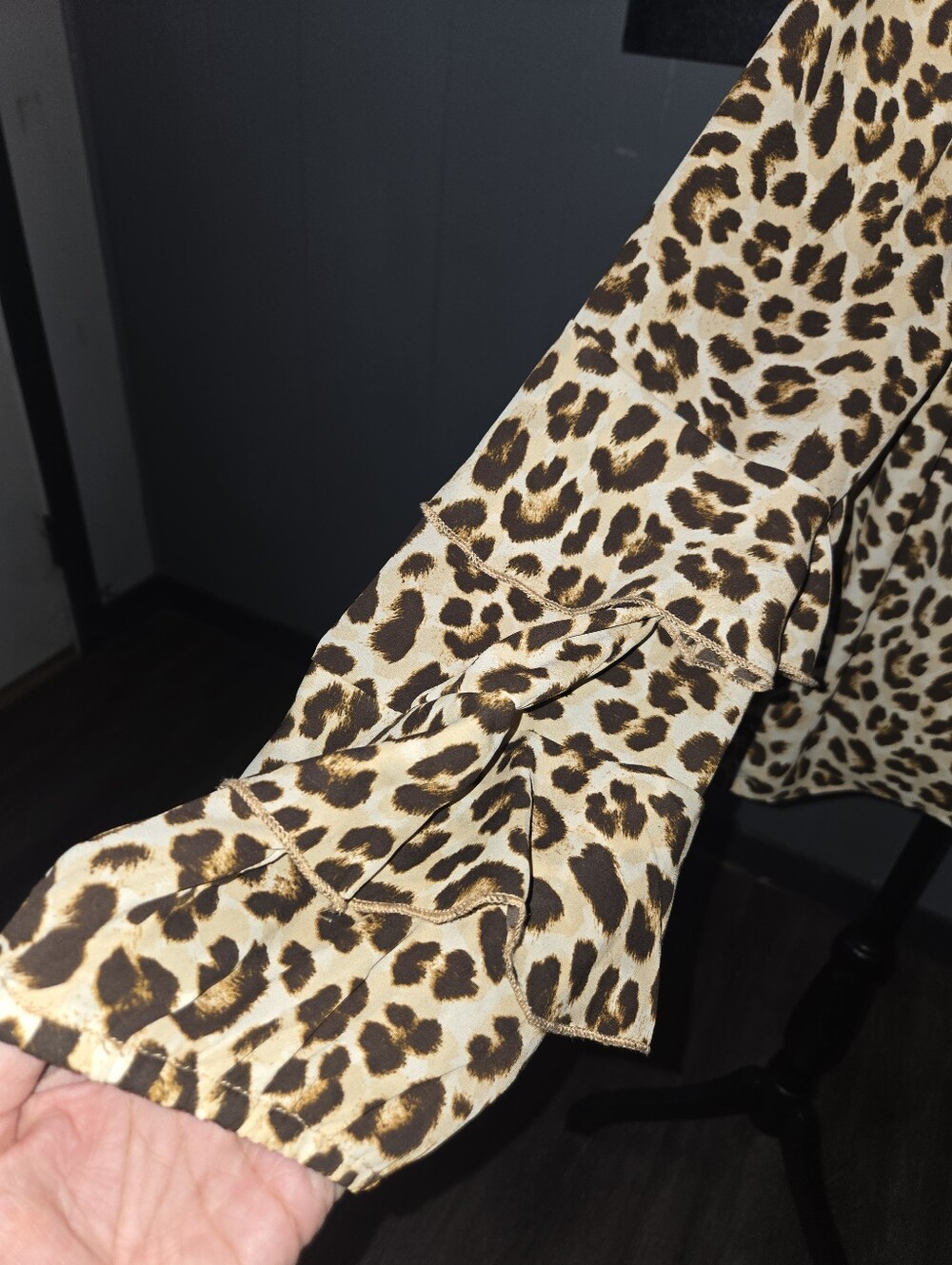 Torrid Sexy Tie Front Blouse. Leopard Print. Long Sleeve. Size 0. Worn Twice! - Picture 4 of 12